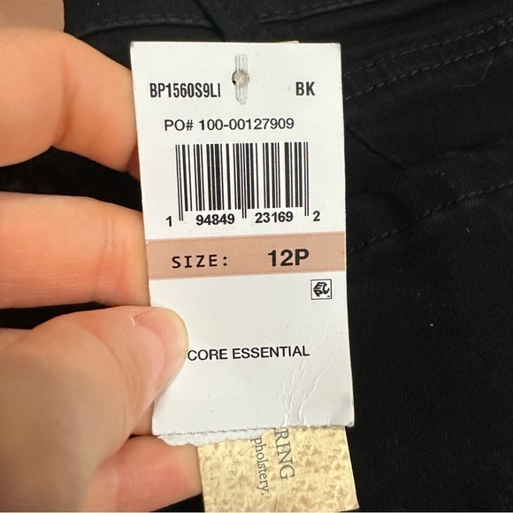 Democracy “Ab"solution® Petite Straight Leg Black Jeans - Picture 6 of 6